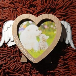Picture FRAME BNWT ❤️ Shaped " ALL PETS GO TO HEAVEN"
